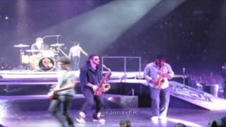 Jonas Brothers - &quot;Live To Party&quot; (Nick &amp; Joe destroying the drums) - Paris Bercy - Nov.26, 2009