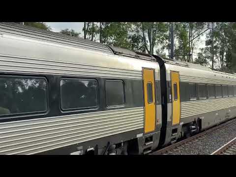 (endeavour  2859) at macArthur, train station  15/3/23￼￼