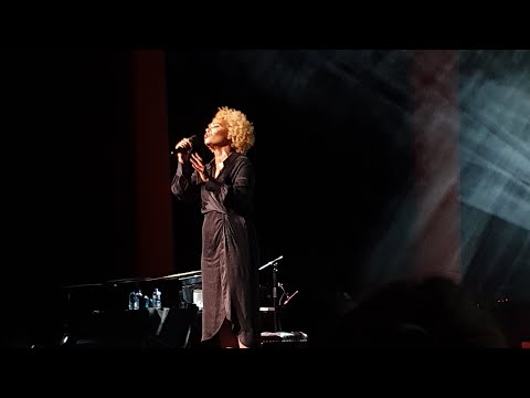 Read All About It - Emeli Sandé (live)