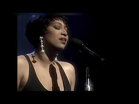 Lisa Fischer "How Can I Ease The Pain" live! It's Showtime at the Apollo! BEST QUALITY ON YOUTUBE!!!