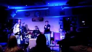 Lisa sings "Never Trust a Woman" at Club Fox jam 1-16-14