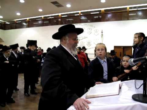 hachnosas sefer torah to beis hamidrash satmar boro park part 4