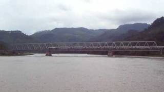 preview picture of video 'Railway Train : Taksaka Passing Serayu Bridge'