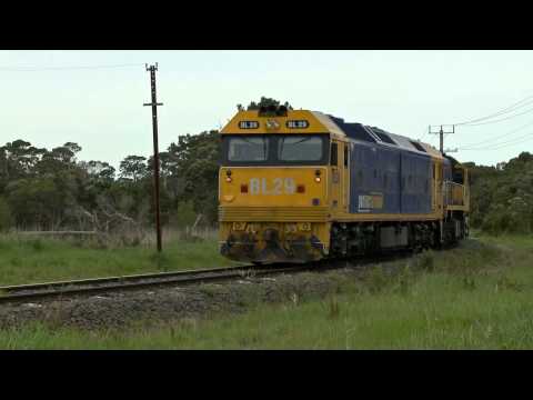 Steel Train in Australia - Pacific National Broad Gauge Railway - PoathTV