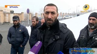 «Եթե նախարարը չընդունի մեզ, գնալու ենք իր տուն». անհետ կորածների ծնողների ակցիան՝ ՊՆ-ի մոտ