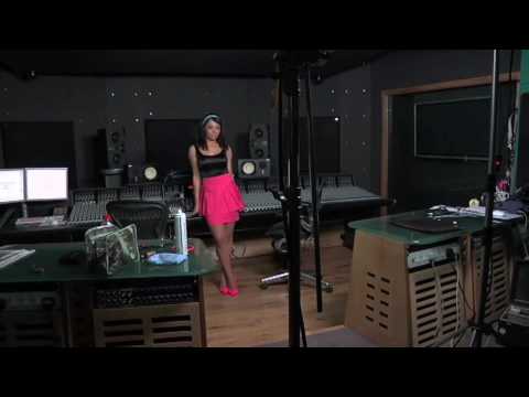 Find out how Miss Slinky, Melissa Parris, found her x-factor!