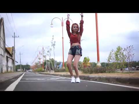 #Eka ayu - pengen Nangis tapi isin