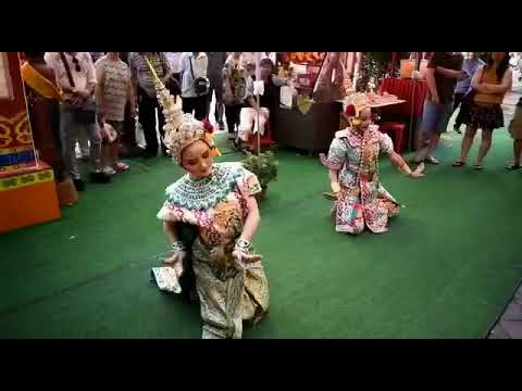 Desempenho de bênção @ Fu Lu Shou Si Mian Fo Pte Ltd FU Lu Shou Shimen Buda