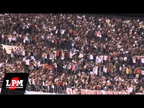 "Banderas negras ellos pusieron - River vs Argentinos - Torneo Inicial 2012" Barra: Los Borrachos del Tablón • Club: River Plate