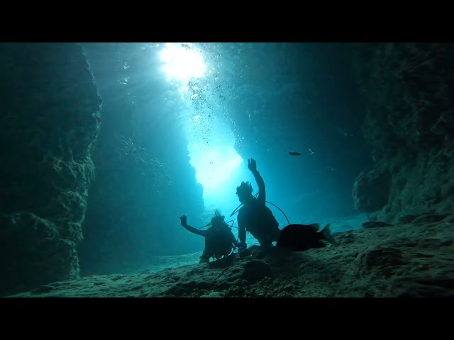 青の洞窟と沖縄ダイビングのVoicePlus