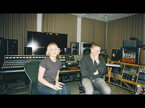 ANNIKA X ANTON WESTERLIN - Bag Gardinerne S2E8 (sæsonafslutning med band)
