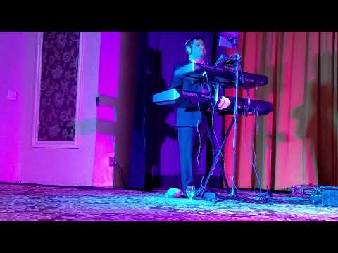 Ari Rubin plays Melech Malchei Hamlachim (Eyal Golan) with Dovid Gabay and Blue Melody