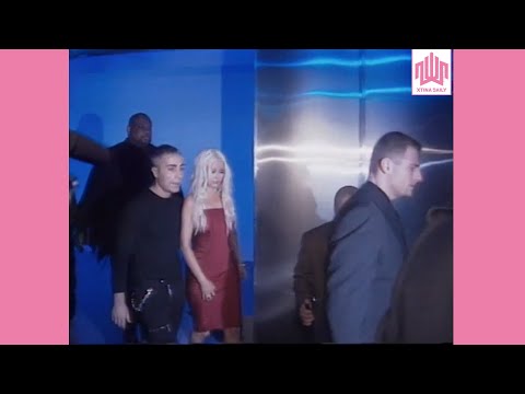 Versace women's collection Autumn/Winter 2003/2004 in Milan | Christina Aguilera & Donatella Versace