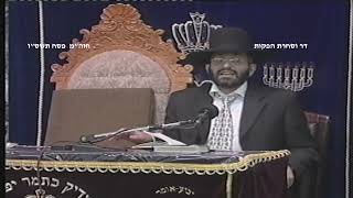 מרן רבנו עובדיה יוסף זצוק,ל זיע"א חוה"מ פסח תשס"ו המקדים המקובל הגאון הרב בניהו שמואלי שליט"א (דר וסוחרת - הלוויין של מרן) - התמונה מוצגת ישירות מתוך אתר האינטרנט יוטיוב. זכויות היוצרים בתמונה שייכות ליוצרה. קישור קרדיט למקור התוכן נמצא בתוך דף הסרטון