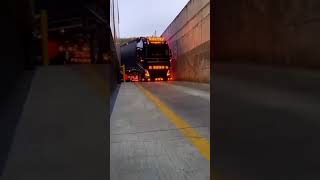 Download lagu Truk Volvo Super Modifikasi dengan Pencahayaan RGB ⚡⚡ Truk Modifikasi #modifikasi #truk #amerika #volvo mp3