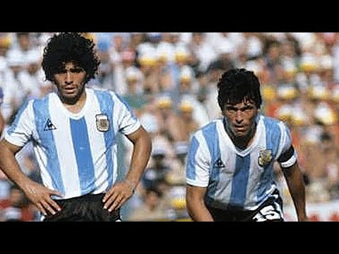 Dura Patada de Daniel Passarella a Arnoldo Iguarán en Colombia 1985 con Maradona en cancha
