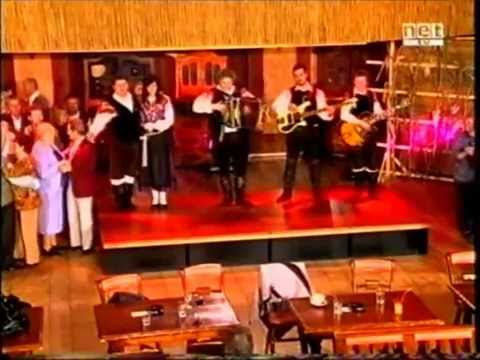 Ansambel Lipovšek - Ljubezen ne vpraša