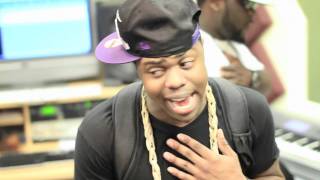 Skoolie Escobar- Roger Dat (Studio Performance)