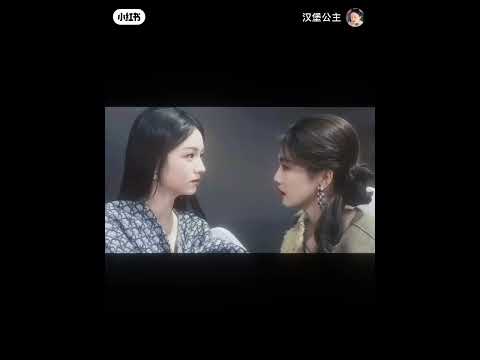 [周也] Zhou Ye and Bai Lu are chummy besties backstage at weibo vision conference