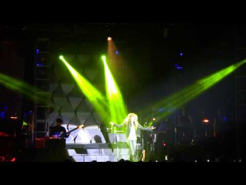 Thalia - Equivocada (The Viva! Tour New York City)