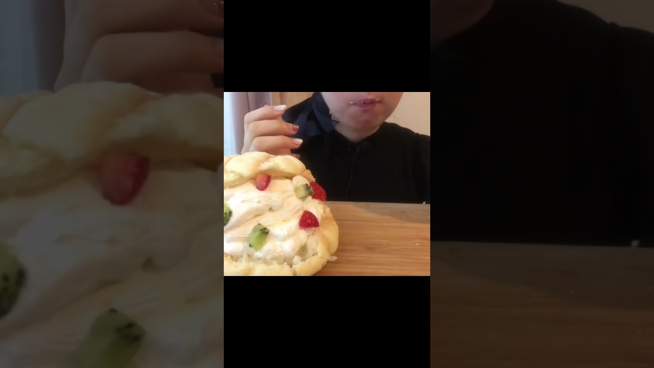 クリームいっぱいのメロンパンを食べる🍈🍞