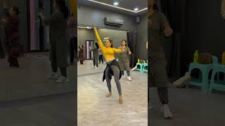 Download lagu Bollywood morning batch ✨ #shortvideo #dance #danceclass #like #learninshorts #learnwithfun mp3