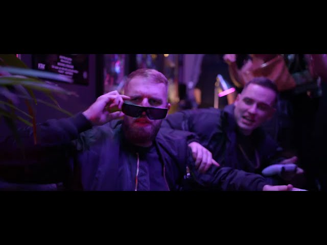 Video zu 'Molly' ansehen