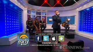 Plan B performs &quot;Love Goes Down&quot;