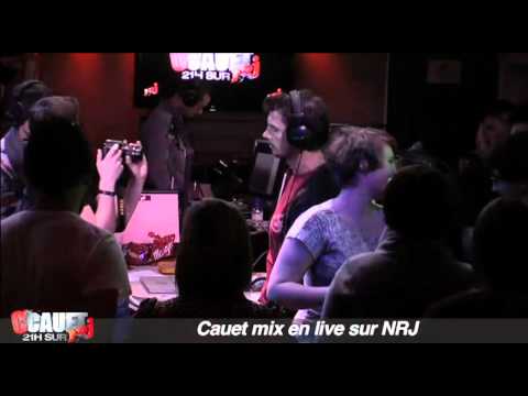 Cauet mix en live sur NRJ