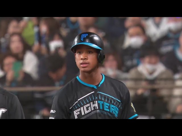 【1回裏】先制の一打!! ファイターズ・万波中正 レフト前へのタイムリーヒットを放つ!!  2024年4月20日 北海道日本ハムファイターズ 対 千葉ロッテマリーンズ