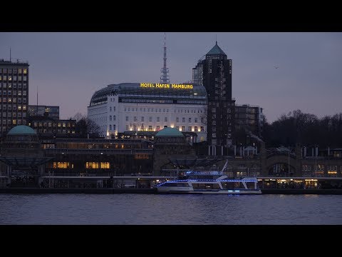 Hamburg, Germany: St. Pauli, Landungsbrücken, Hafenschiff, Dämmerung - 4K Video Photo - Night