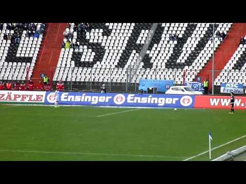 KSC vs DSC 031113 da wurde ein KSCler beim Freistoß zusammen geschossen