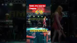 Download lagu Detik2 Artis dangdut Jatuh Dari panggung mp3