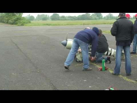 Jerry Bates 1/4 scale Sea Fury start up