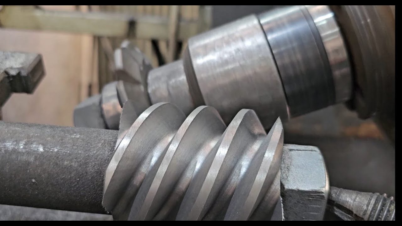 Como fresar de sem fim 4 entradas e coroa