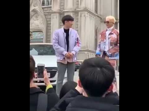 Winner Mino dancing FIANCE with a fanboy