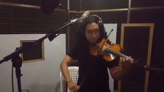 Euler Castillo violin grupo Musical Cuba Libre Son Band grabando AL CUBANO canción del primer álbum