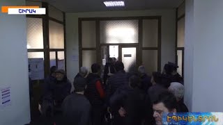 Շիրակցի գերիների ծնողները պահանջել են հանդիպում Փաշինյանի հետ.նրանք փակել են մարզպետարանի ելումուտը