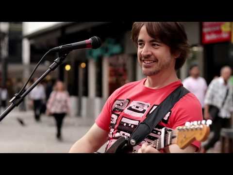 Streets of Philadelphia (Bruce Springsteen) Cover: James Marçal -  Músico de Rua