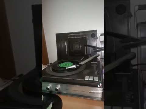 kinanda au record player by cheisugut band 🎸