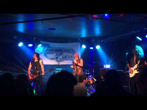 Dangerous curves-take me home @ the Barwon club