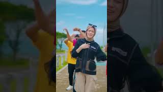 Download lagu Tabola Bale - Silet Open Up (feat. Jacson Zeran, Juan Reza & Diva Aurel) mp3