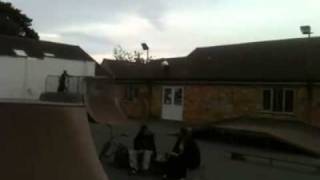 preview picture of video 'Roof gap welshpool skatepark smiley'