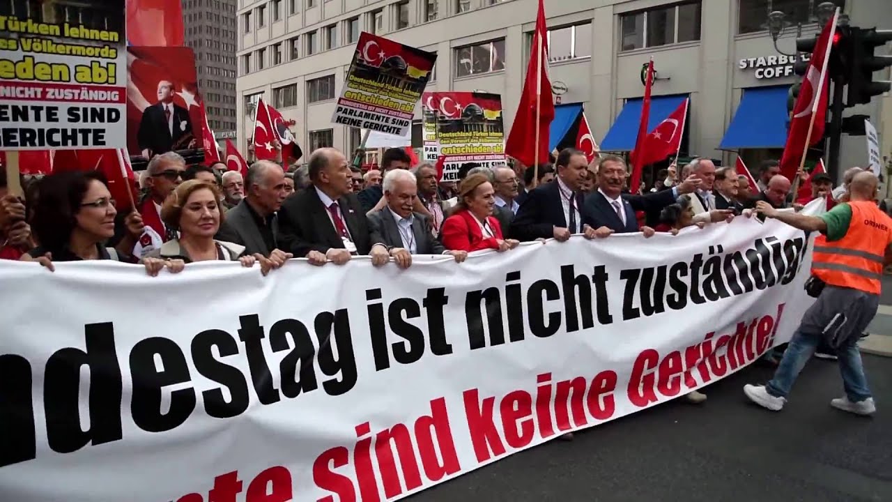 Almanya Parlomantesuna Kararına Tepki Yürüyüşü