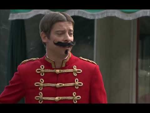 Amar C434 - Marcelino se disfraza que asusta