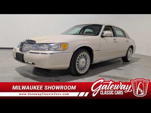 2001 Lincoln Town Car (CC-2071975) for sale in Caledonia, Wisconsin