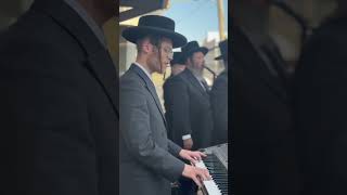 מעמד הנחת אבן הפינה סאטמר יואלי קליין & לייבי בינדר & מקהלת ויזניץ