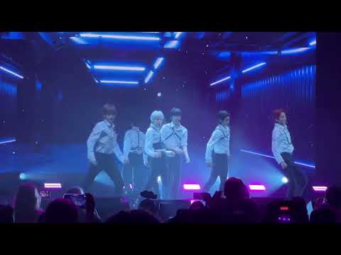 220827 KCON HOUSTON - CRAVITY - Kick it - NCT127, Backdoor - STRAY KIDS