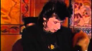Johnny Thunders &quot;I was born to cry&quot; - Archive INA