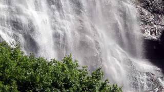 preview picture of video 'Bridal Veil Falls, Utah, Summer 2011 a.mp4'